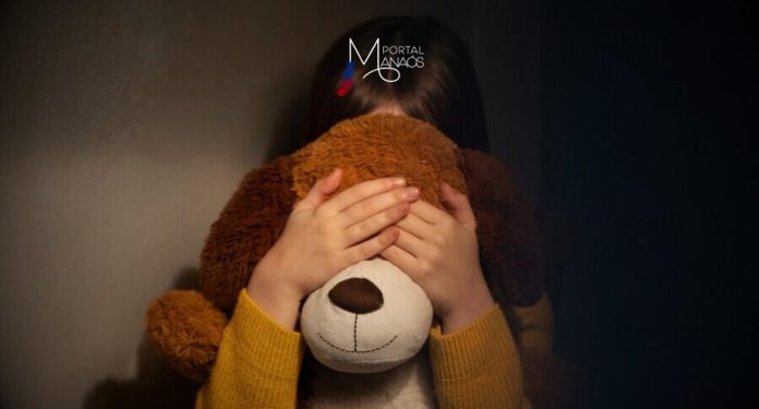 O Juízo da Vara Única da Comarca de Benjamin Constant (distante 1.116 quilômetros de Manaus) condenou um réu a 9 anos e 4 meses de reclusão, em regime fechado, pelo crime de estupro de vulnerável contra uma adolescente de 13 anos de idade. A sentença foi proferida pela juíza titular da Comarca, Luiziana Teles Feitosa Anacleto e publicada no Diário da Justiça Eletrônico (DJe) desta semana.