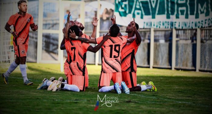 O Manauara chegou aos 15 pontos no Campeonato Brasileiro Série D na tarde do último domingo (26), após aplicar uma goleada em cima do adversário conterrâneo, Manaus FC, no estádio Ismael Benigno, a Colina. O time acumula 5 vitórias e segue como líder do grupo A1.
