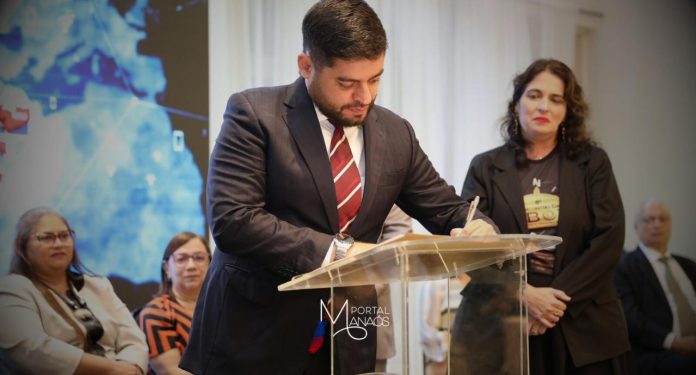 foi assinada a Carta de Intenções entre a Agência Brasileira de Promoção Internacional do Turismo (Embratur) e o Observatório de Turismo da Universidade do Estado do Amazonas (UEA).