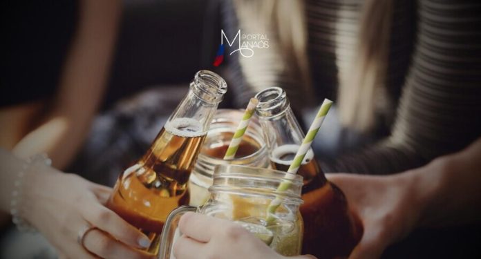 A Comissão de Previdência, Assistência Social, Infância, Adolescência e Família da Câmara dos Deputados aprovou proposta que autoriza o juiz da Vara da Infância e da Juventude a restringir a permanência de menores desacompanhados de pais ou responsáveis após as 22 horas em lanchonetes, bares e restaurantes que vendam bebida alcoólica. O texto altera o Estatuto da Criança e do Adolescente.