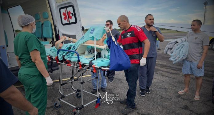 O Governo do Amazonas iniciou, por meio da Secretária de Estado de Saúde (SES), o processo de transferência, para Manaus, dos integrantes da quadrilha junina Caipira na Roça, que sofreram acidente no último domingo (09), na BR-174, após o ônibus de uma empresa privada em que estavam perder o controle e tombar na pista durante o retorno para a capital amazonense.