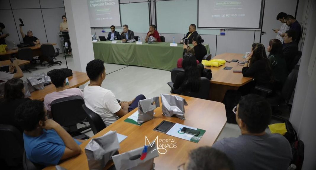 Em uma iniciativa pioneira na região, a Universidade do Estado do Amazonas (UEA) deu início às atividades do curso de Mestrado Profissional em Engenharia Elétrica, com aula magna realizada na Escola Superior de Tecnologia (UEA) na quinta-feira (13). Este é o primeiro curso profissional da área na Amazônia Ocidental e foi criado com a missão de fortalecer a capacidade técnica, senso de inovação e desenvolvimento sustentável, especialmente no Norte do Brasil.