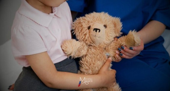 A Comissão de Previdência, Assistência Social, Infância, Adolescência e Família da Câmara dos Deputados aprovou proposta que institui uma pensão especial para mãe, pai ou responsável por pessoa diagnosticada com doença rara incapacitante.