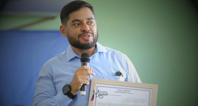 O título foi dado ao reitor da Universidade do Estado do Amazonas (UEA), Prof. Dr. André Luiz Nunes Zogahib, em reconhecimento aos relevantes serviços prestados frente à Reitoria da instituição, em especial pela execução de atividades desenvolvidas em prol da capacitação de novos profissionais, bem como a conclusão da unidade em Apuí, município localizado a 453 quilômetros de Manaus em linha reta. A entrega do prédio do núcleo contribui para o desenvolvimento acadêmico do município.