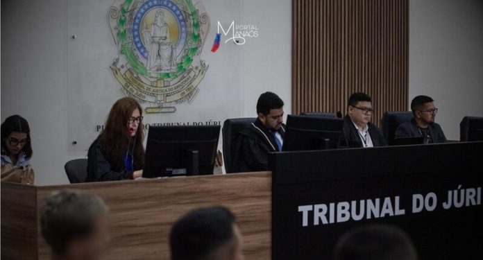 Os réus Wilson Castro da Silva, Ronaldo Maricaua Flores, Fernando Lima de Lima e Ronildo Trovão Belém foram condenados em julgamento realizado pela 1.ª Vara do Tribunal do Júri da Comarca de Manaus, acusados da morte da líder comunitária Rosenira Soares de Souza, crime ocorrido em 27 de julho de 2016, na Rua Hibisco, comunidade Nova Vitória, na zona Leste de Manaus.