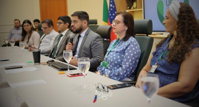 Para sensibilizar a sociedade contra uma prática ainda presente na trajetória do Brasil, desde os primeiros pleitos eleitorais, a Universidade do Estado do Amazonas (UEA) lançou a cartilha “Assédio eleitoral – a luta pela liberdade do voto”, nesta sexta-feira (21).