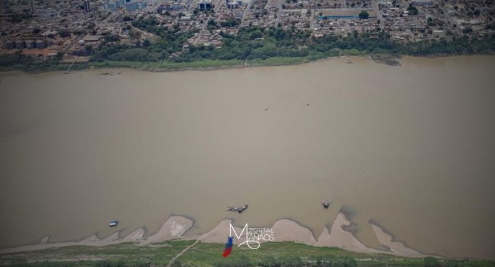 Em resposta a queda no volume hídrico do Rio Madeira, a Capitania dos Portos de Porto Velho ameaça paralisar o transporte de cargas e passageiros entre os estados do Amazonas e Rondônia pelo Rio Madeira. A Defesa Civil Municipal da cidade também decretou "cota de alerta", medida adotada quando o nível do rio Madeira fica abaixo de 5 metros.