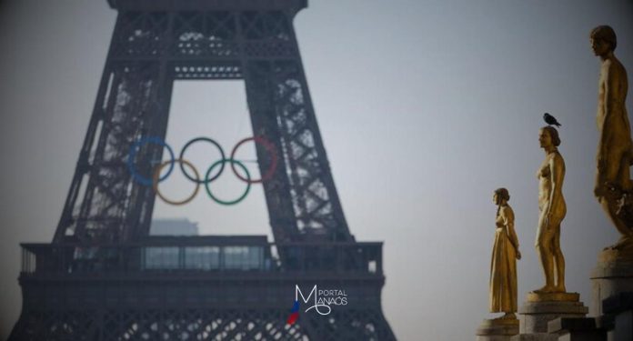 A menos de 1 mês do início dos Jogos de Paris 2024, o Brasil se prepara para a competição olímpica. O país conquistou 259 vagas, e 237 atletas garantidos em sua delegação, sendo 137 mulheres, 93 homens e as vagas do hipismo ainda a definir. Serão 10,5 mil atletas, sendo 5.250 do sexo feminino e 5.250 do masculino: primeira edição da história dos Jogos Olímpicos a alcançar a paridade numérica de gênero. O país chega aos Jogos com altas expectativas de medalhas tanto nos esportes coletivos, quanto nos indivíduais