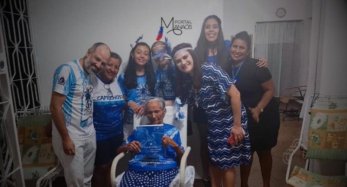 A segunda edição ampliada da obra “O livro da toada: uma antologia Caprichoso”, realizada por Diego Omar da Silveira, diretor do Centro de Documentação e Memória do Boi-Bumbá Caprichoso (Cedem Caprichoso) e professor da Universidade do Estado do Amazonas (UEA), traz inclusões e atualizações sobres os álbuns produzidos pelo Boi-Bumbá Caprichoso entre anos de 2022 e 2024, consolidando-o como grande referência musical no Festival Folclórico de Parintins.