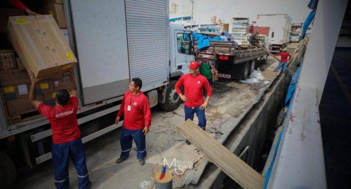 Para minimizar os impactos da estiagem previstos para este ano, o Governo do Amazonas, por meio da Secretaria de Estado de Saúde (SES-AM), enviou, nesta primeira etapa do plano de contingência, mais de 160 toneladas de medicamentos e insumos para abastecer a rede hospitalar de 24 municípios do estado. O objetivo é suprir 34 cidades das calhas do Madeira, Juruá, Purus e Alto Solimões.