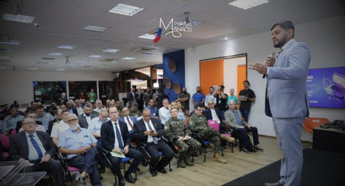 Com a missão de proporcionar a criação de novas ideias e perspectivas, oferecendo um panorama completo do mercado de defesa e revelando oportunidades de negócios inexplorados a empresas, o Seminário "Defense & Security Tech Day” iniciou, na última terça-feira (09), na Escola Superior de Tecnologia da Universidade do Estado do Amazonas (EST/UEA). A abertura do evento, que é realizado em parceria com o Centro das Indústrias do Estado do Amazonas (Cieam), contou com palestra do reitor da UEA, Prof. Dr. André Zogahib, sobre o tema “Inovações na segurança pública – tendências urbanas”.