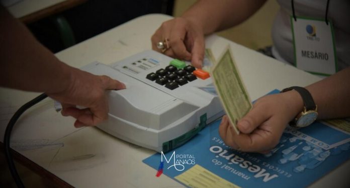 O eleitorado convocado pela Justiça Eleitoral para trabalhar como mesária ou mesário e para realizar o apoio logístico em lugar diferente do local de votação de origem pode apresentar, até o dia 30 de agosto, pedido de transferência temporária de seção eleitoral, desde que localizada no mesmo município.