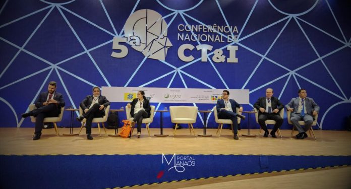 O Governo do Amazonas participa da 5ª Conferência Nacional de Ciência, Tecnologia e Inovação (CNCTI), após 14 anos desde a última edição. O evento, iniciado na terça-feira (30) e com encerramento na quinta-feira (1), em Brasília, contou com a presença da comitiva da Secretaria de Estado de Desenvolvimento Econômico, Ciência, Tecnologia e Inovação (Sedecti).