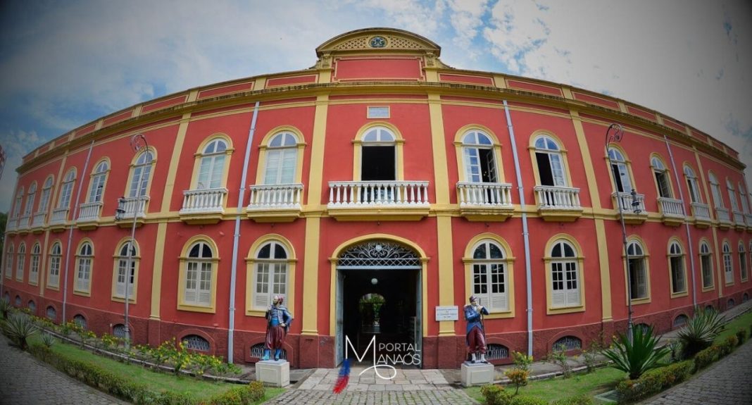 Neste sábado (10), de 9h às 17h, acontece a primeira edição da “Feira Criativa de Art&Cultura”, nas dependências do Palacete Provincial, situado no centro histórico de manaus. A feira contará com atração cultural, um sorteio de brinde para o Dia dos Pais, além de uma exposição de carros antigos em parceria com o “Fusca Clube de Manaus”, de 9h às 12h, em frente ao Palacete, na Praça da Polícia. Com entrada gratuita.