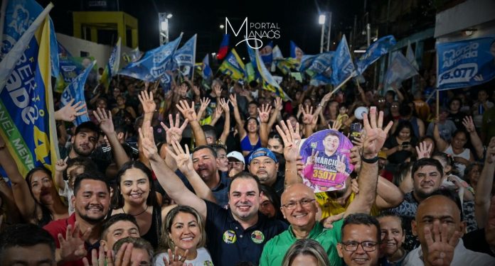 Em encontro realizado na noite da última terça-feira (27), Roberto Cidade (União Brasil) falou sobre a necessidade de descentralizar as atividades culturais e levar eventos e atrações para todas as zonas da capital. O evento aconteceu no Vieiralves, e reuniu artistas, produtores culturais, cozinheiras, garçons e outros trabalhadores da classe.