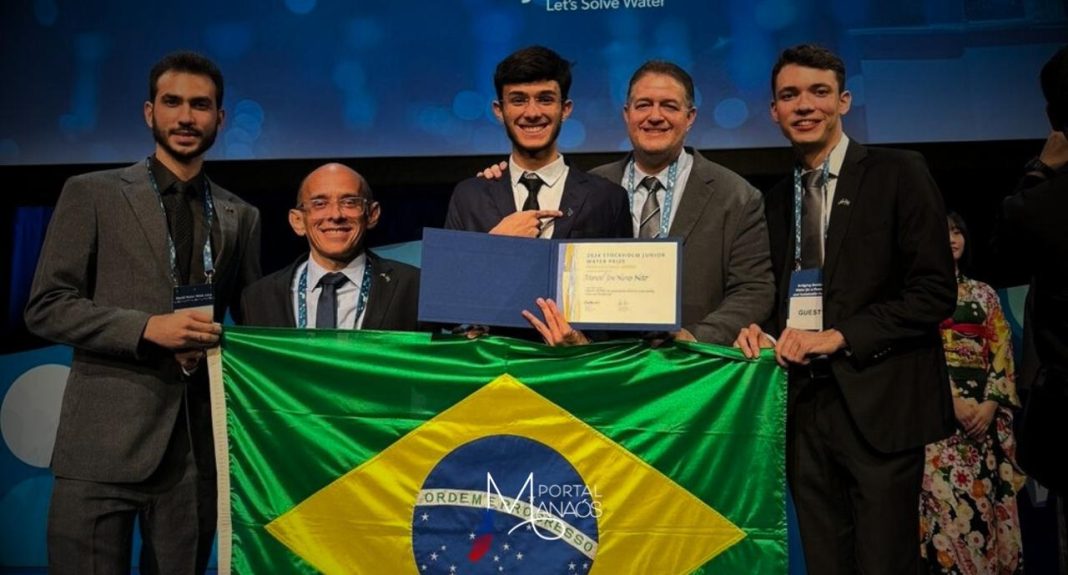 O estudante brasileiro Manoel José Nunes, de 17 anos, conquistou o Stockholm Junior Water Prize com um projeto inovador de monitoramento da qualidade da água. A cerimônia de premiação, considerada o Prêmio Nobel da Ciência Jovem, ocorreu na Suécia na terça-feira (27).