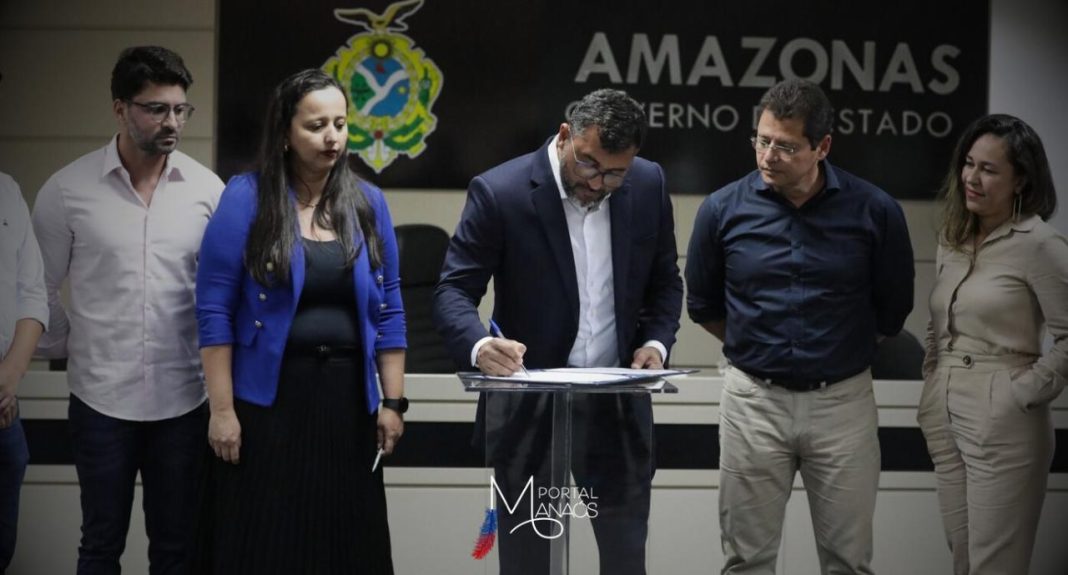 O governador Wilson Lima assinou, na última quarta-feira (18), o contrato com a Caixa Econômica Federal para construção do segundo residencial do programa Amazonas Meu Lar, em parceria com o Minha Casa, Minha Vida. Com investimentos de R$ 6,2 milhões, o conjunto habitacional terá 32 unidades habitacionais no bairro Petrópolis, zona sul de Manaus.