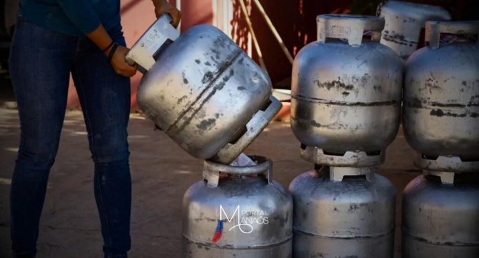 Perfis em redes sociais fazendo menção a “Vale Gás” estão levando brasileiros a entrarem em links e preencherem cadastros que representam risco aos cidadãos. O Auxílio Gás, programa do Ministério do Desenvolvimento e Assistência Social, Família e Combate à Fome (MDS), beneficia famílias inscritas no Cadastro Ùnico (CadÚnico), com renda familiar mensal per capita menor ou igual a meio salário-mínimo, inclusive famílias beneficiárias de programas de transferência de renda implementados pelas três esferas de governo.