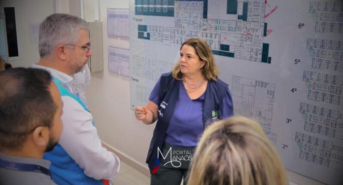 O Governo do Amazonas entregou à equipe do Ministério da Saúde (MS) o Plano de Contingência do Governo do Estado no Enfrentamento à Estiagem, que começou a ser construído por determinação do governador Wilson Lima no início do ano, e vêm sendo colocado em prática pela rede de órgãos da rede estadual para mitigar os efeitos da seca extrema que castiga o estado.