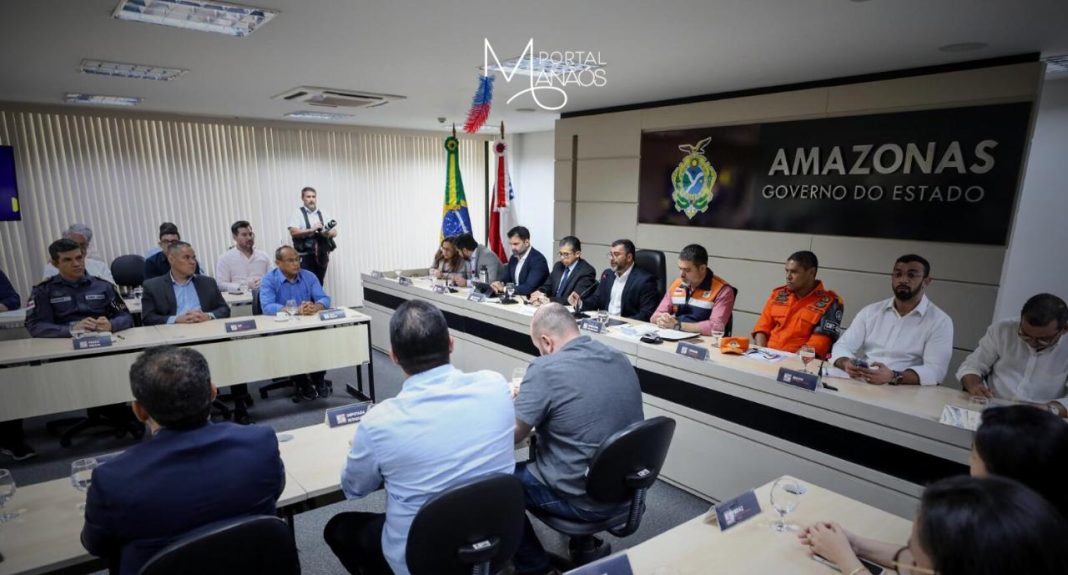 Após solicitações junto ao Governo Federal, o governador Wilson Lima anunciou, na última quinta-feira (26), a aprovação de R$ 45 milhões em recursos do Fundo Amazônia para o combate às queimadas no Amazonas, que serão destinados à implementação de brigadas de incêndio em municípios do interior.