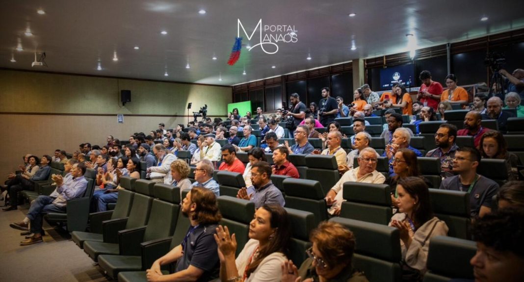 A Escola Superior de Tecnologia da Universidade do Estado do Amazonas (EST/UEA) sedia, até quinta-feira (03), quatro simpósios e conferências de tecnologia da Sociedade Brasileira de Computação (SBC) e da International Federation for Information Processing (Ifip). Promovidos pela primeira vez na região Norte, os maiores eventos das áreas de jogos eletrônicos e computação, nos cenários nacional e internacional, abrem as portas de indústrias bilionárias para o Amazonas.