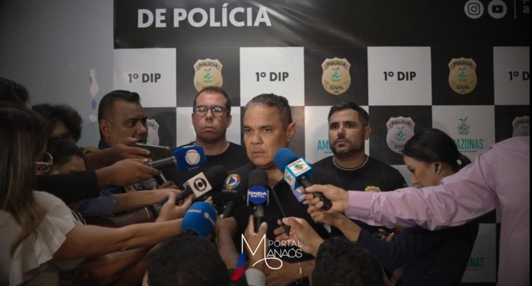 A Secretaria de Estado de Segurança do Amazonas (SSP-AM) e a Polícia Civil (PC-AM), por meio do 1º Distrito Integrado de Polícia (DIP), cumpriu, nesta segunda-feira (21), três mandados de busca e apreensão em residências de suspeitos de causar desordem pública em ruas de Manaus. As ordens judiciais foram cumpridas durante a operação ‘Sangue Azul’. Os suspeitos envolvidos nos crimes ainda não foram localizados e seguem sendo procurados pelas polícias.