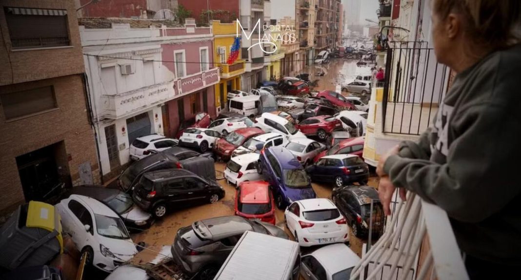 Uma enchente causada por chuvas torrenciais, atingiu a cidade de Valência, na Espanha, na última terça-feira (29) deixando 64 pessoas mortas, segundo informam as autoridades locais divulgadas nesta quarta-feira (30).