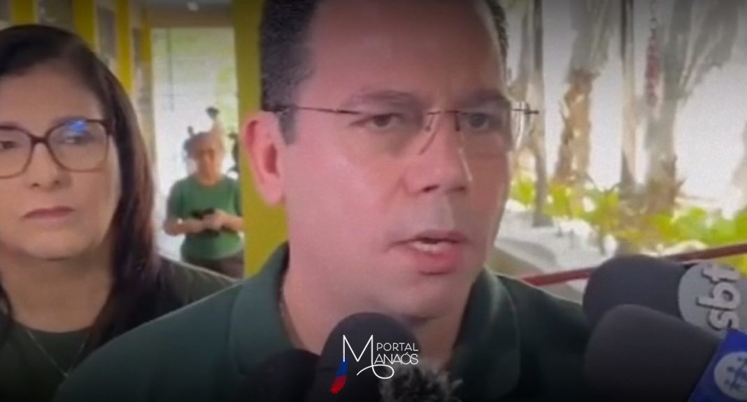 Por volta das 9h30 da manhã, o candidato Wilker Barreto (Mobiliza), esteve em sua sessão, localizada na Escola Estadual Altair Severiano Nunes, no Conjunto Eldorado, Parque 10, Zona Centro-Sul de Manaus, às 9h30 para exercer o direito ao voto. O candidato foi acompanhado pela vice Professora Renata, que votou na sequência.