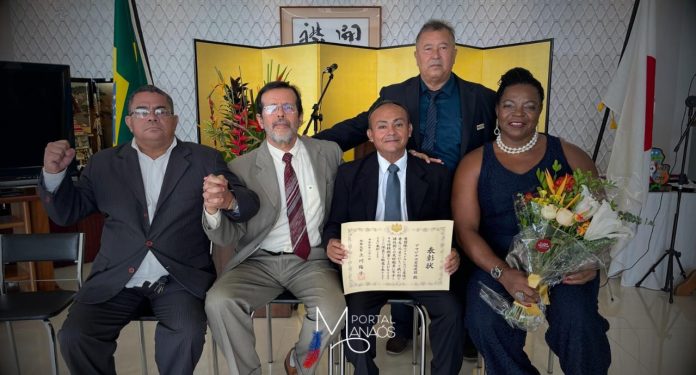 A Federação de Judô amazonense (Fejama), que completa 51 anos, recebeu na última terça-feira (13), o reconhecimento de honra ao mérito concedido pelo Cônsul geral do Japão em Manaus, Miyagawa Yuichi. Renomados senseis que contribuíram para o cenário do judô no estado do Amazonas também foram homenageados.