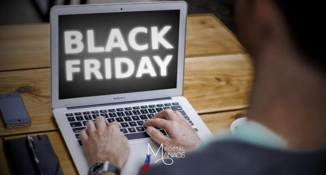 O comércio eletrônico espera faturar R$ 7,93 bilhões com a Black Friday deste ano, de acordo com a ABComm (Associação Brasileira de Comércio Eletrônico), entidade responsável pelo setor. Se a previsão se confirmar, a arrecadação supera os números do ano de 2023. Apesar de muitos empresas estenderem o período de descontos, a data oficial deste ano será do dia 29 de novembro até 2 de dezembro.