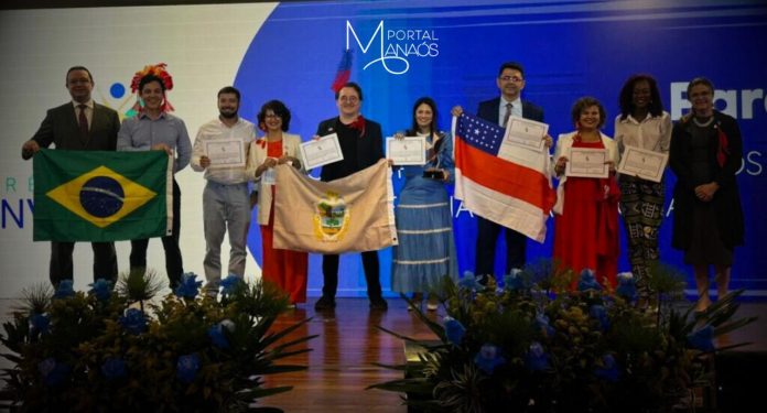 O estado do Amazonas, representado pela Fundação de Vigilância em Saúde do Amazonas – Dra. Rosemary Costa Pinto (FVS-RCP), em parceria com a Secretaria Municipal de Saúde de Manaus (Semsa), foi um dos grandes destaques do Prêmio Anvisa 2024, realizado em celebração aos 25 anos da Agência Nacional de Vigilância Sanitária (Anvisa), na noite de quinta-feira (05), no auditório da Anvisa, em Brasília.