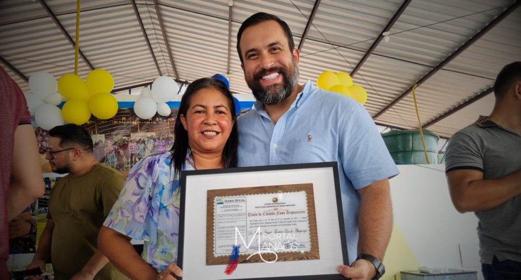 O deputado estadual Dr. George Lins (União Brasil) foi homenageado no último sábado (07) com o título de Cidadão Novo-Aripuanense, em reconhecimento pelos relevantes serviços prestados ao município. A cerimônia, realizada no Parque Municipal dos Idosos Maquizanor da Cruz Paes, destacou o compromisso do parlamentar com o desenvolvimento local.