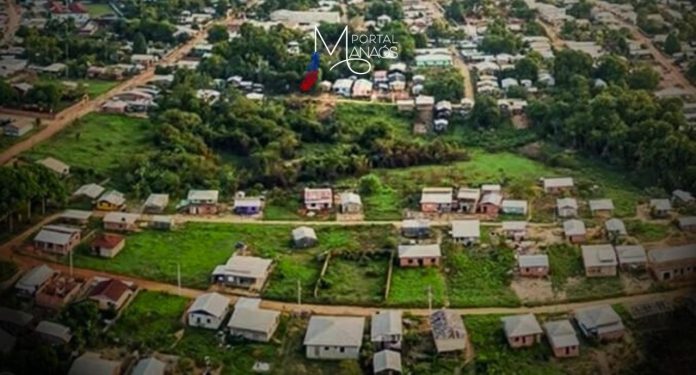 O Ministério Público do Estado do Amazonas (MPAM), por meio da Promotoria de Justiça de Pauini, acionou a Justiça, na manhã desta terça-feira (10), contra um suspeito de ter praticado atos libidinosos com cerca de 12 vítimas com idade inferior a 18 anos, aproveitando-se da função de professor. A ação também envolve o diretor da escola municipal onde o suspeito atua por ter se omitido, mesmo tendo conhecimento sobre os casos.