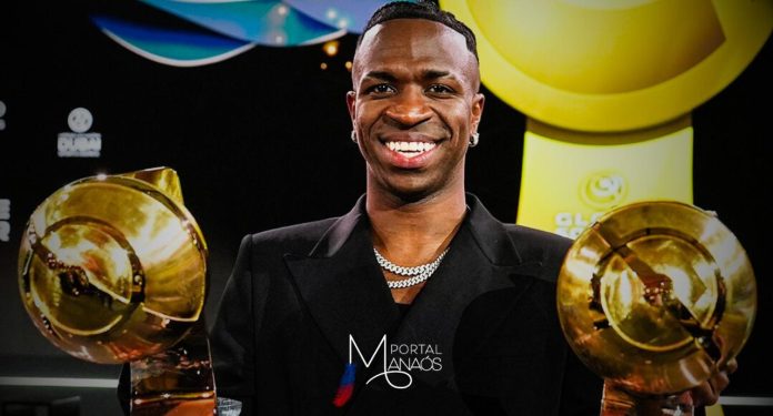 O atacante brasileiro Vini Jr voltou a se eleito o melhor jogador do mundo nesta última sexta-feira (27), pelo prêmio Globe Soccer Awards, em votação feita em conjunto pela Associação Europeia de Clubes (ECA) e Associação de Agentes de Jogadores (EFAA), uma semana após o jogador ter sido escolhido por capitães de seleções mundiais e técnicos como o The Best Fifa Awards.