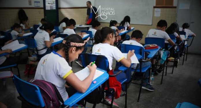 A Prefeitura de Manaus, por meio da Secretaria Municipal de Educação (Semed), iniciou, na terça-feira, (7), o processo de reordenamento de matrículas para o ano letivo de 2025. A medida, que seguirá até hoje (8), tem como objetivo otimizar a distribuição dos alunos nas turmas, garantindo uma educação de maior qualidade e melhor aproveitamento das estruturas escolares. Para o ano letivo de 2025, entre rematrículados e reordenados, a Semed conta com mais de 242 mil estudantes.