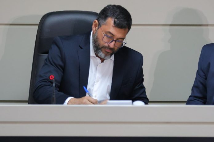 Governador-Wilson-Lima-envia-para-Aleam-Projeto-de-Lei-que-concede-reajuste-para-96-mil-servidores-aposentados-e-pensionistas-Foto-Diego-Peres-05-860x573