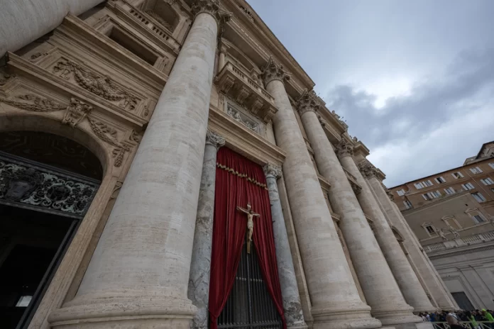Cerca de 200 cardeais se reúnem a portas fechadas na Sala Paulo VI para discutir as prioridades da instituição (Foto: © Mazur Mazur /cbcew.org.uk)
