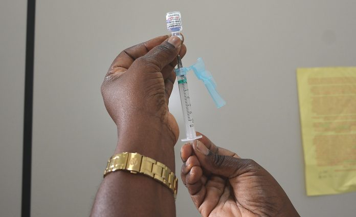 25-11-2022-Cresce-Procura-Por-Vacina-Contra-Covid-19-.Fotos-Otavio-Santos-SECOM-PMS-3-scaled