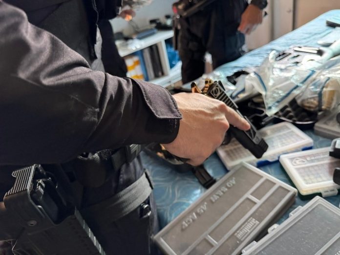 PF-reprime-contrabando-de-armamento-controlado-2