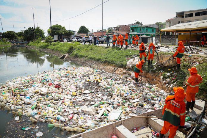 Foto-2-Limpeza-Semcom-Prefeitura-de-Manaus-1-1536x1024