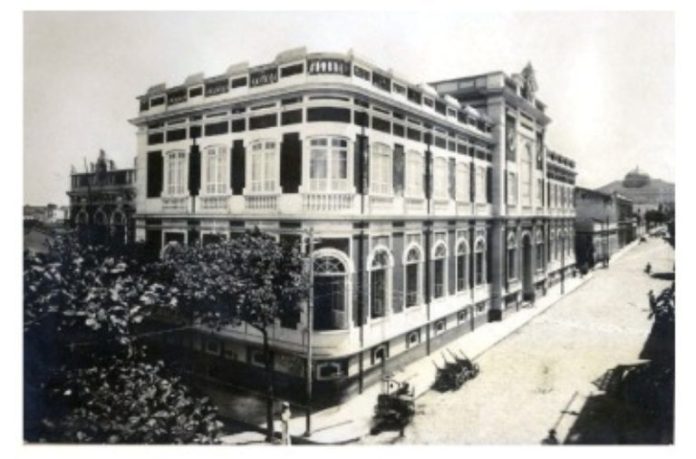 Cultura_exposicao-Cinzas-Memoria-e-Reconstrucao_foto_Acervo_Biblioteca-Publica-do-Amazonas4-768x507