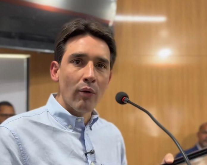 Em Manaus, ministro diz que BR-319 é prioridade de Lula; rodovia segue em condições precárias