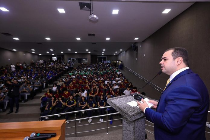 Mais de 300 alunos de escolas públicas de Manaus participaram do evento
