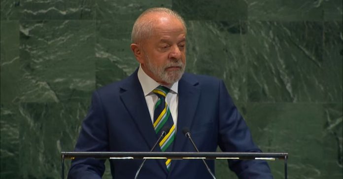 Nos EUA, o presidente disse que o Brasil sofreu duros ataques à democracia