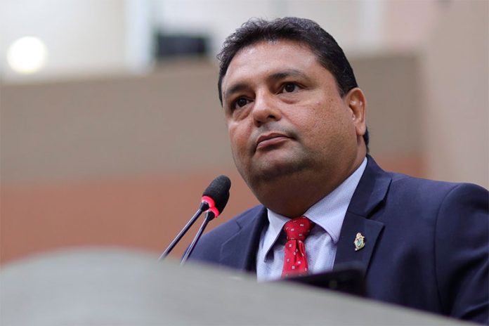 Caio André declara que pretende seguir como secretário de Cultura do Amazonas