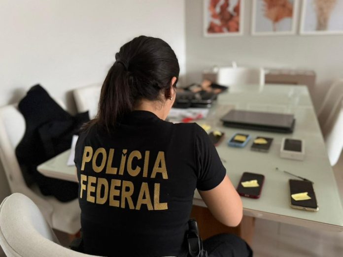 Esposa de líder de facção está entre presas em operação da PF no Amazonas