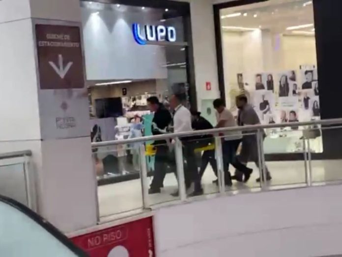 Homem é baleado dentro de shopping e morre após ser socorrido em Manaus