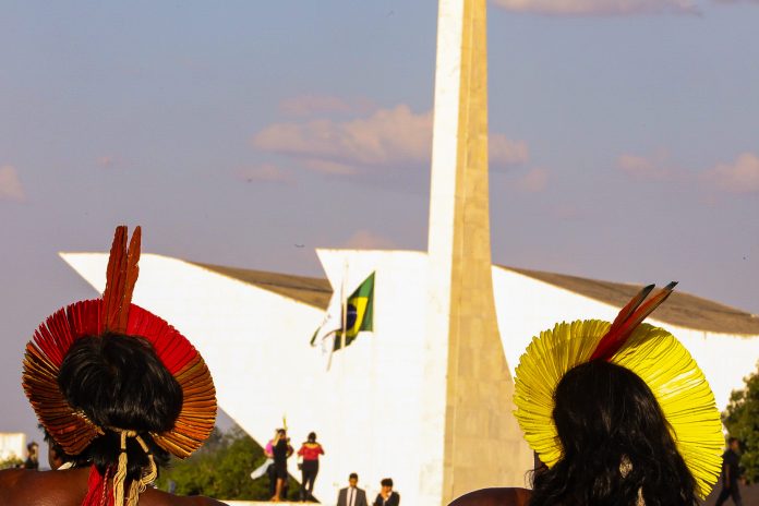 Indígenas fazem ato