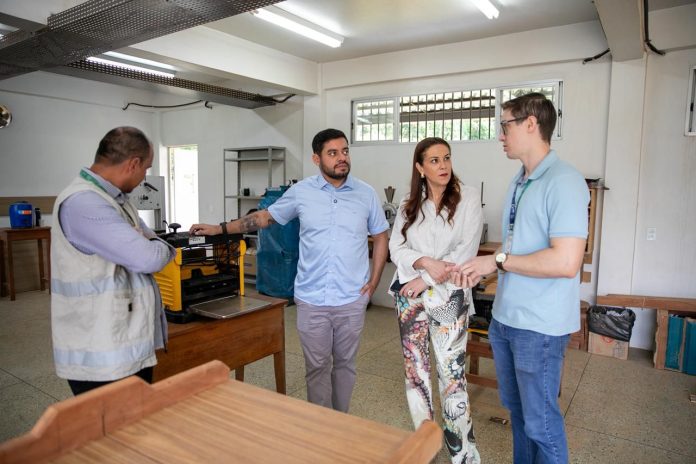 UEA entrega equipamentos para polo em Itacoatiara e anuncia melhorias de infraestrutura