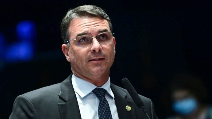 flavio-bolsonaro-990x557